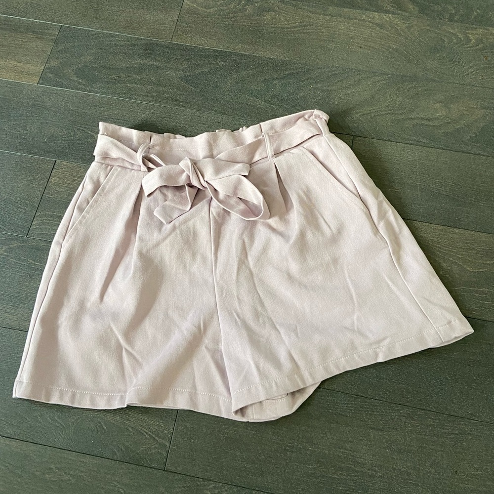 Belted shorts with pockets